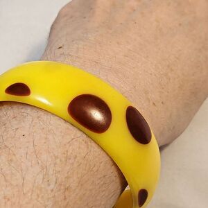 Vintage Bangle Bracelet Hard Plastic Yellow Brown Dots 60s 70s 2.75 diam